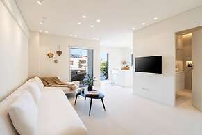 2BD Boho Sea View Apartment by The Olon