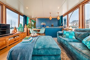 Romantic Luxury Eco-friendly River Front Houseboat