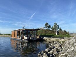 Cozy Lodge Retreat Close to Amsterdam on the Vecht