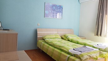 Luccia Apatments-Villa Laguna - Hostel