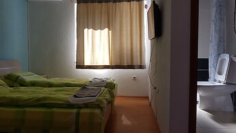Luccia Apatments-Villa Laguna - Hostel