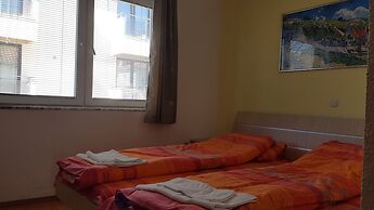 Luccia Apatments-Villa Laguna - Hostel