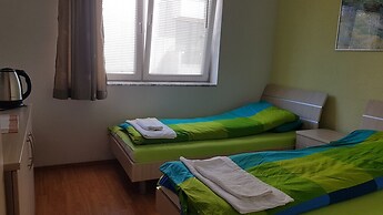 Luccia Apatments-Villa Laguna - Hostel