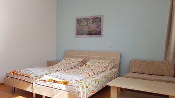 Luccia Apatments-Villa Laguna - Hostel