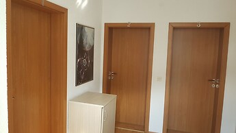 Luccia Apatments-Villa Laguna - Hostel