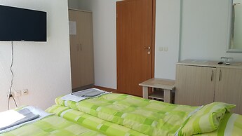 Luccia Apatments-Villa Laguna - Hostel