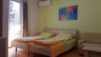 Luccia Apatments-Villa Laguna - Hostel