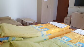 Luccia Apatments-Villa Laguna - Hostel