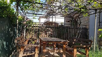 Luccia Apatments-Villa Laguna - Hostel