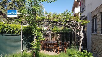 Luccia Apatments-Villa Laguna - Hostel