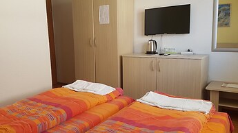 Luccia Apatments-Villa Laguna - Hostel