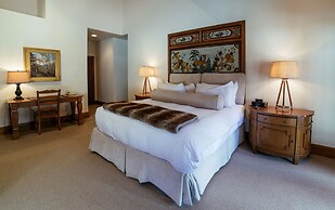 Luxury King Room Hotel Room