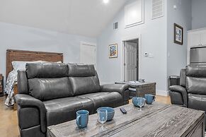 Appian Way Maltese Cottage 1 Bedroom Cabin by RedAwning