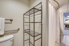 Emerald Beach Resort 225- 2 Bedroom/2 Bath+bunks 2 Condo by Redawning