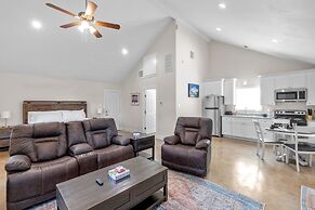 Appian Way Monte Carlo 1 Bedroom Cabin by RedAwning