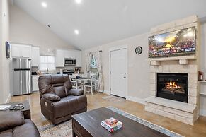 Appian Way Monte Carlo 1 Bedroom Cabin by RedAwning