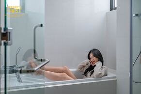 Pavilion Embassy Suites KL by Perfect Host