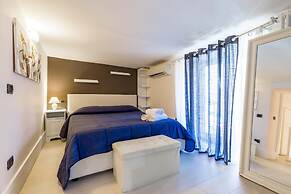 Cool Flat at Via dei Mille by Napoliapartments