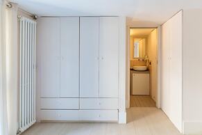 Cool Flat at Via dei Mille by Napoliapartments
