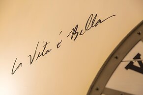 Cool Flat at Via dei Mille by Napoliapartments