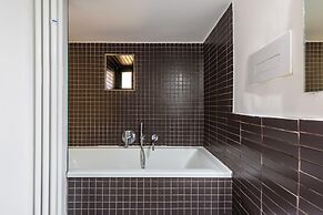 Cool Flat at Via dei Mille by Napoliapartments