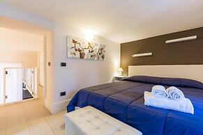 Cool Flat at Via dei Mille by Napoliapartments