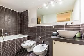 Cool Flat at Via dei Mille by Napoliapartments