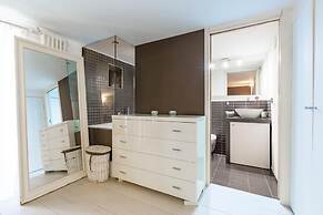 Cool Flat at Via dei Mille by Napoliapartments