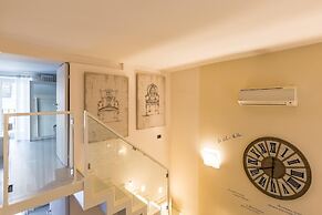 Cool Flat at Via dei Mille by Napoliapartments