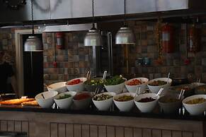 CITY POINT BEACH & SPA HOTEL