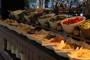 CITY POINT BEACH & SPA HOTEL