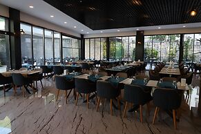 CITY POINT BEACH & SPA HOTEL