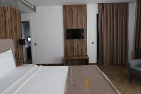 CITY POINT BEACH & SPA HOTEL