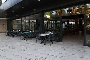 CITY POINT BEACH & SPA HOTEL