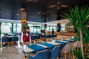 CITY POINT BEACH & SPA HOTEL