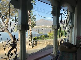 Hotel Vishalas The Raj Kesar Regency