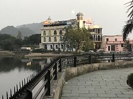 Hotel Vishalas The Raj Kesar Regency