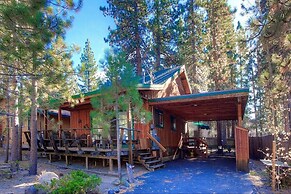 Sky Chalet 3 Bedroom Cabin by RedAwning