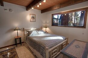 Sky Chalet 3 Bedroom Cabin by RedAwning