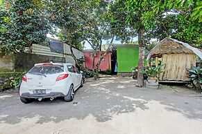 OYO 92149 Ashooy HomestayNearWisata Desa sedau