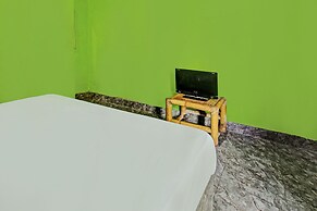 OYO 92149 Ashooy HomestayNearWisata Desa sedau