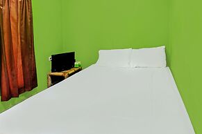 OYO 92149 Ashooy HomestayNearWisata Desa sedau