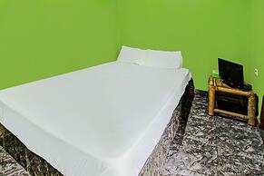 OYO 92149 Ashooy HomestayNearWisata Desa sedau