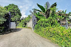 OYO 92149 Ashooy HomestayNearWisata Desa sedau