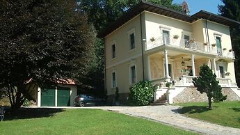 La Villa Del Lago