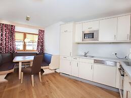 Apartment in Wald in Pinzgau With Balcony and View