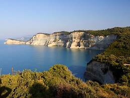 Snug Apartment in Mpenitses With Shared Pool