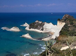 Snug Apartment in Mpenitses With Shared Pool