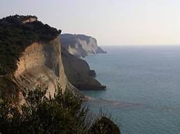 Snug Apartment in Mpenitses With Shared Pool