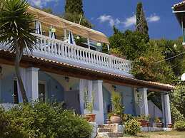 Snug Apartment in Mpenitses With Shared Pool